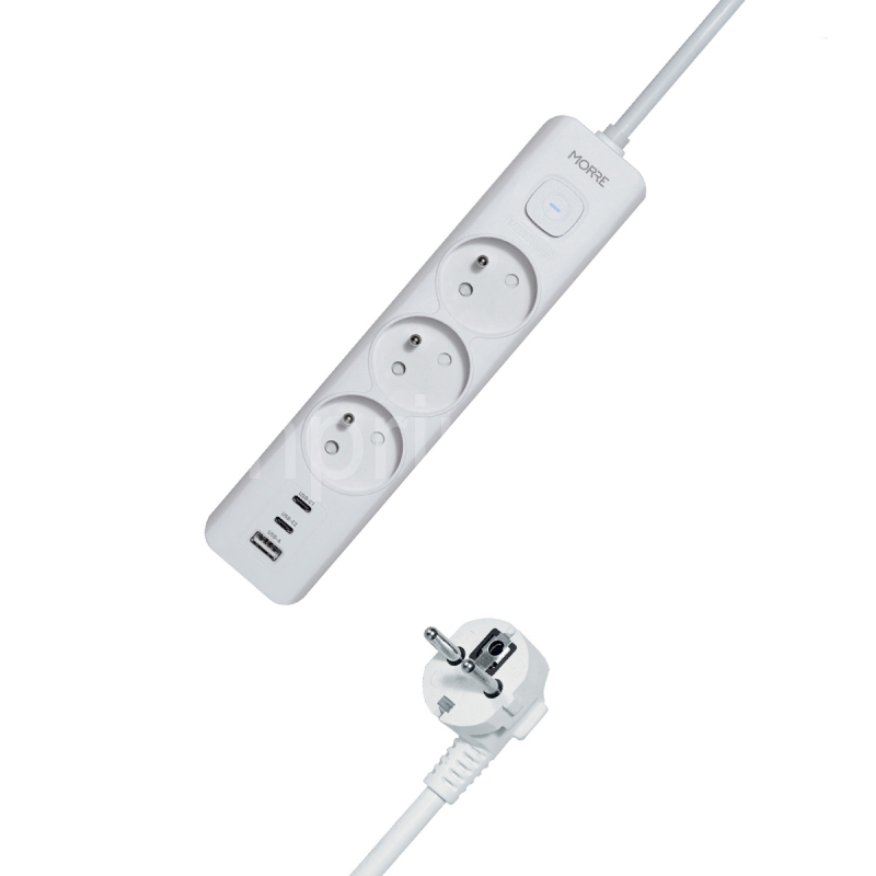 Napájecí lišta se třemi zásuvkami a USB porty